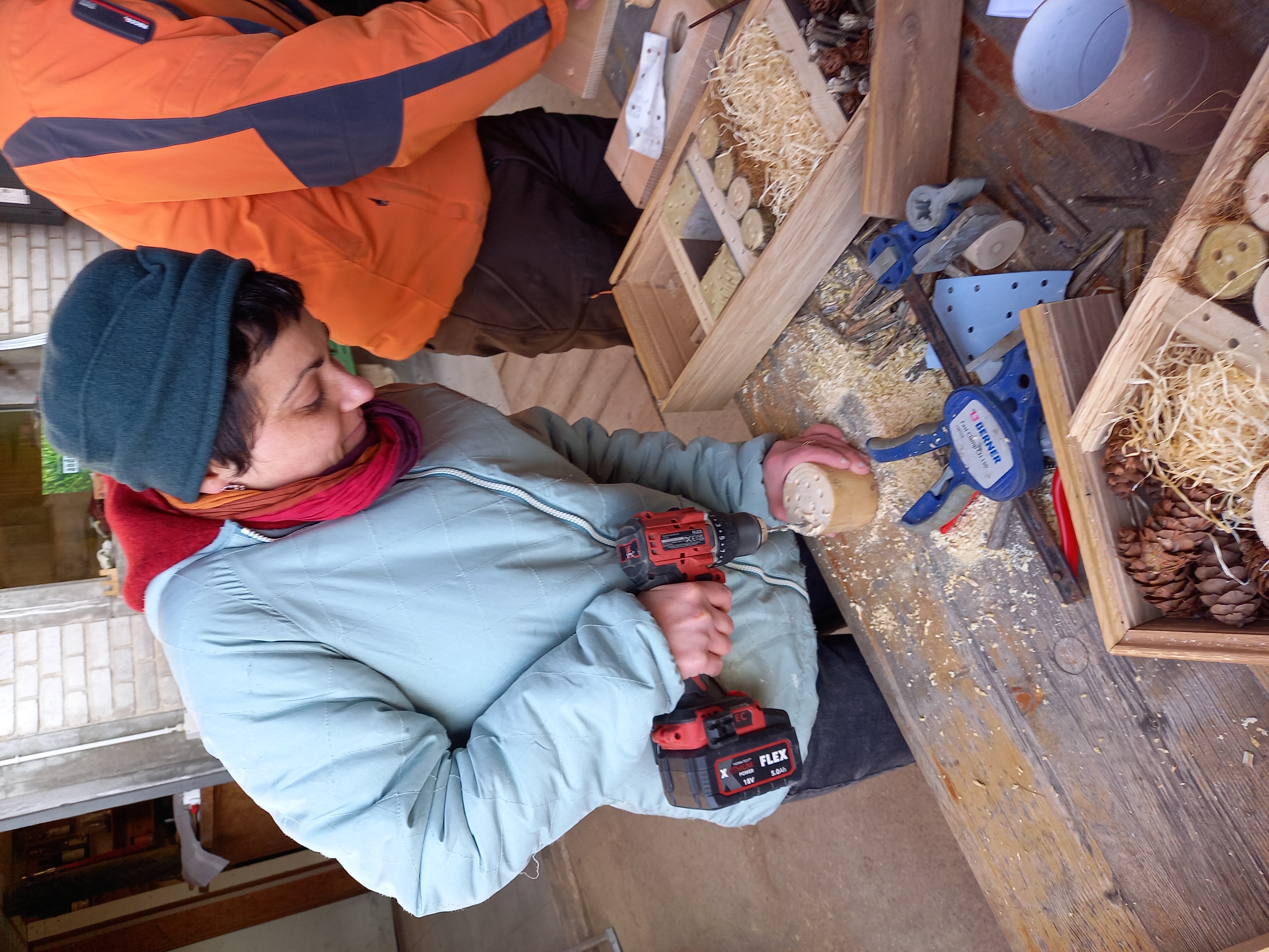 Löcher bohren in Hartholz